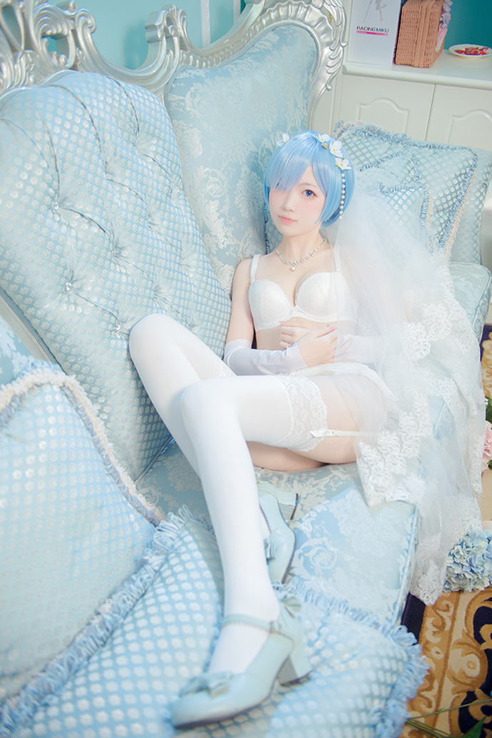 Cosplay Rem trong Re:Zero càng nhìn càng thấy kích thích